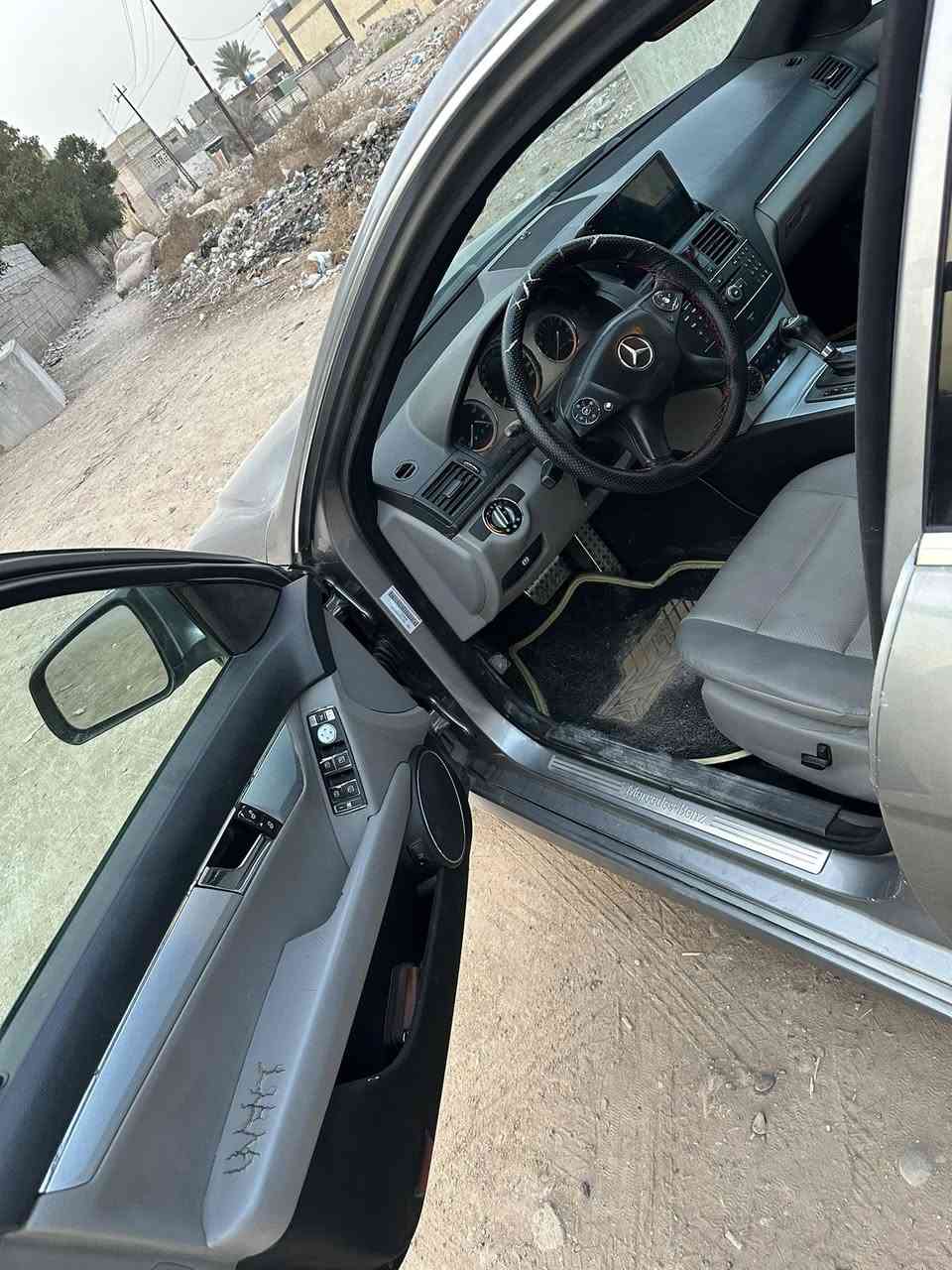 السلام عليكم
مارسدس AMG مديل 8 C300 بلاديه بدون تحديث 
حزام جماليه وحادث جاملغ فقط 
محرك كفاله 
كير كفاله 
تبريد كفاله 
كهربائيات كفاله 
فول مواصفات 
تبريد قطعتين 
تحكمات 
شاشه 
كأمره 
أناره داخليه 
منضومه زنون 
أشاير بل مري 
كراسي كهربائيه 
بعد هواي مواصفات بيه 
السعر 120 
مكان السياره بل دوره 
بيع او مراوس 
***********
