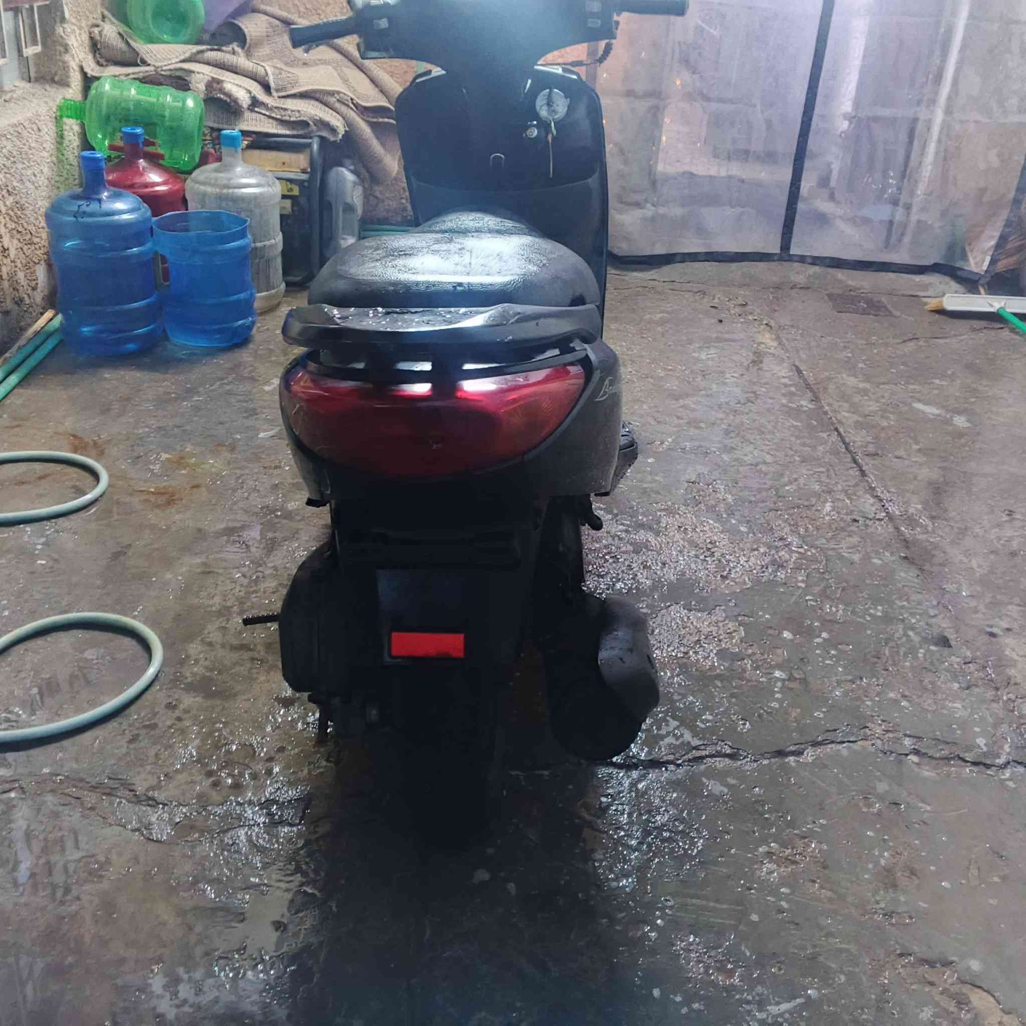 سلام عليكم دراجه بريز نضافه90\100  مكينه جديده لانضوح ولاتبخير ولا تنقيص كفرات بلاديه مكاني بغداد حي العامل سعر300وبيهه مجال الرقم ***********
