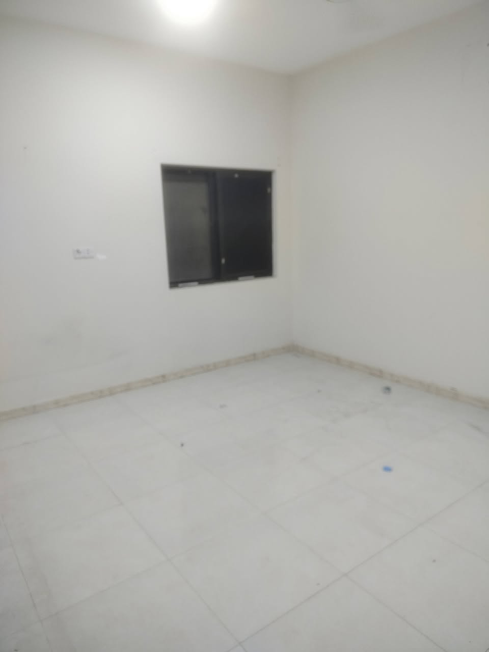 مشتمل طابق أرضي للأيجار بناء حديث في حي الخضراء يحتوي على 

2 غرف منام صاله مفتوحه على المطبخ صحيات 

للأستفسار الأتصال على الأرقام التاليه 
***********
***********
أو مراجعة مكتب عقارات ابو يوسف الواقع في حي الخضراء شارع معهد النفط قرب مطعم سيد صباح الياسري 

كما نستقبل جميع عروضكم وطلباتكم التجاريه والعقاريه
