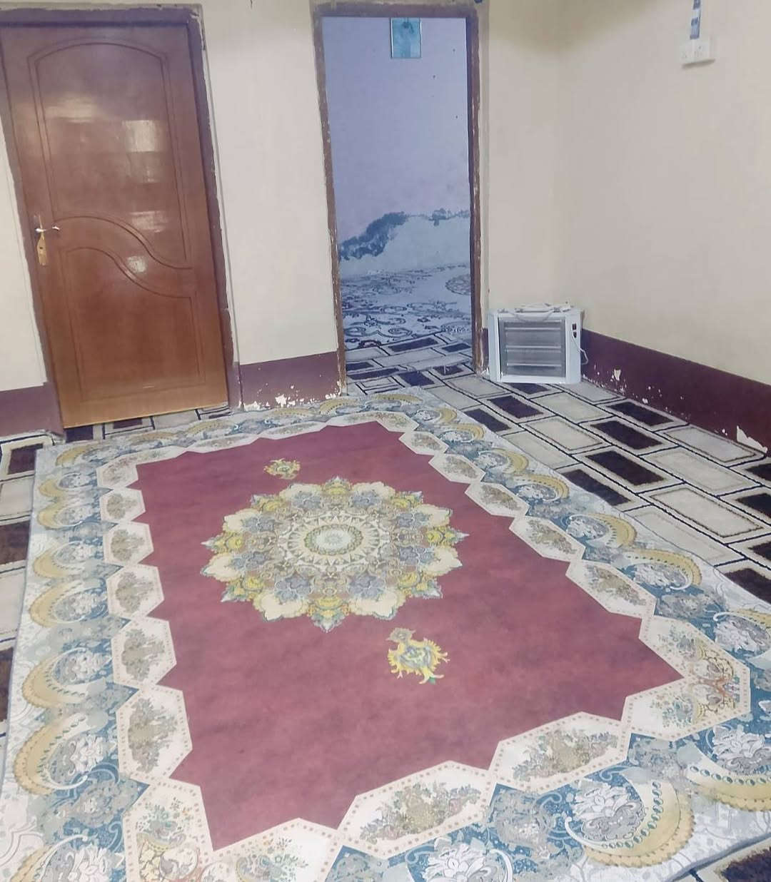 بيت حواسم مساحته 200متر كامل من كلشي مكان الموفقيه شارع الدنك سعر 20وبي مجال ***********
