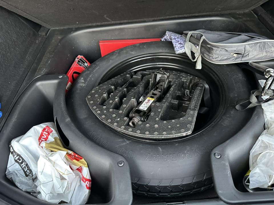 جيب لاريدو 2020 فئة بلاك توب لون إسمنتي فورويل  وارد أمريكي رقم بغداد الإنكليزي
. (السونار مرفوق بالمنشور)
🔺المواصفات 🔺
تشغيل عن بعد
جنطة كهرباء +كشن كهرباء
شاشة كبيرة
فتحة 
حساس خلفي +رادار امامي وجانبي
توقف ذاتي
لايت زينون عدسة

سيارة جاهزة للأخير تخم تاير الشركة 

🔺السعر 240 وبيها مجال 
للاستفسار ***********
