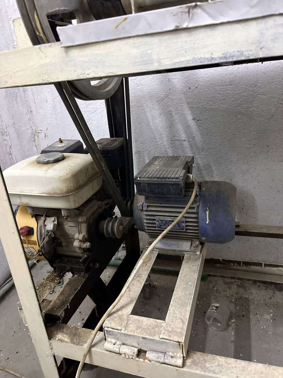 مكينة ثرم حجم 32 للبيع
دبل قايش كهرباء وبانزين كامله شغاله
نظيفة جدا
بغداد المحمودية
للتواصل
***********
***********
