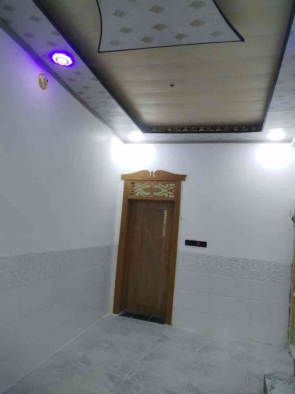 📏 المساحة:50 متر مربعة 

💰 السعر:💲 25 مليون (قابل للتفاوض)

🏗️ البناء: طابوك 

🏠 الأساس والسقف: كونكريت

مواصفات البيت:

✅ غرفه نوم 🛏️

✅ صالة 🛋️

✅ مطبخ 🍽️

✅ صحيات 🚿

عنوان مكتب الكرار مقابل قريه الغدير عامود 282 

الاستفسار ***********
