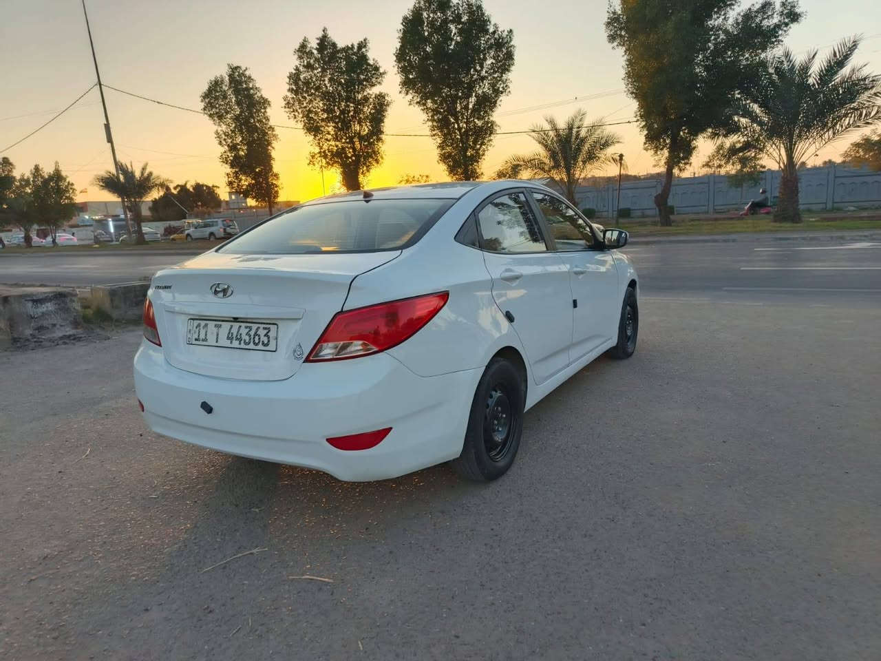 سلام عليكم مرخصة إلادمن المحترم اكسنت خليجي موديل ٢٠١٧ بيها خشم بنيد صبغ أثر تكشير
وباب خلفي جهه العبري صبغ 
وباقي سياره كفاله 
كير مكينه مكفول 
تبريد تدفئة شغال 
صدر مكفول 
تخم تاير مكفول 
السعر ٩٤ وبيها مجال قليل عنواني بغداد البياع ***********
