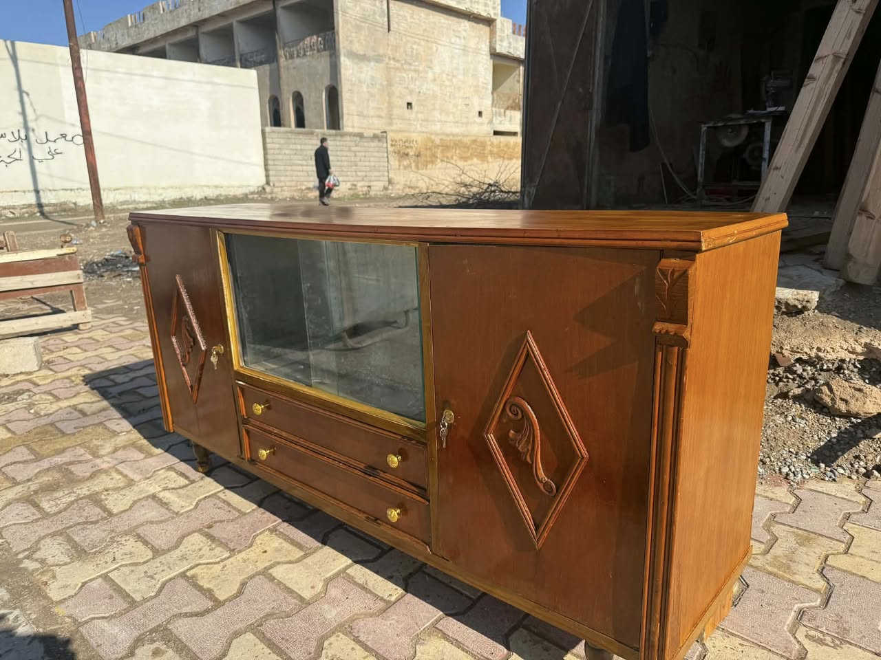 سلام عليكم
بوفيه صاج مترين سعر 85
نجاره الفارس ***********
يوجد توصيل
