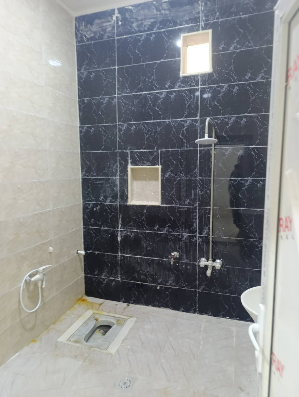 ✳يعــــلن مكتــــب عقــــــــارات بلـــــــــــــــد✳️
***********📞📞
🔸️ع دار  للبيع  في شط العرب باب الهوى شارع رقم 20
مساحته 200 مــــــــــتر  
♦️  يحتوي ع 3غرف وصالة ومطبخ واستقبال وحمامات كراج
الســـعر  97وبي مجال 
للإستفسار ***********
🔹️العنوان المكتب عقـــــــارات بلــــــــــــد باليوبه قرب مدرسه ام أيمن

♦️نستقبل كافة العروضات في شط العرب
