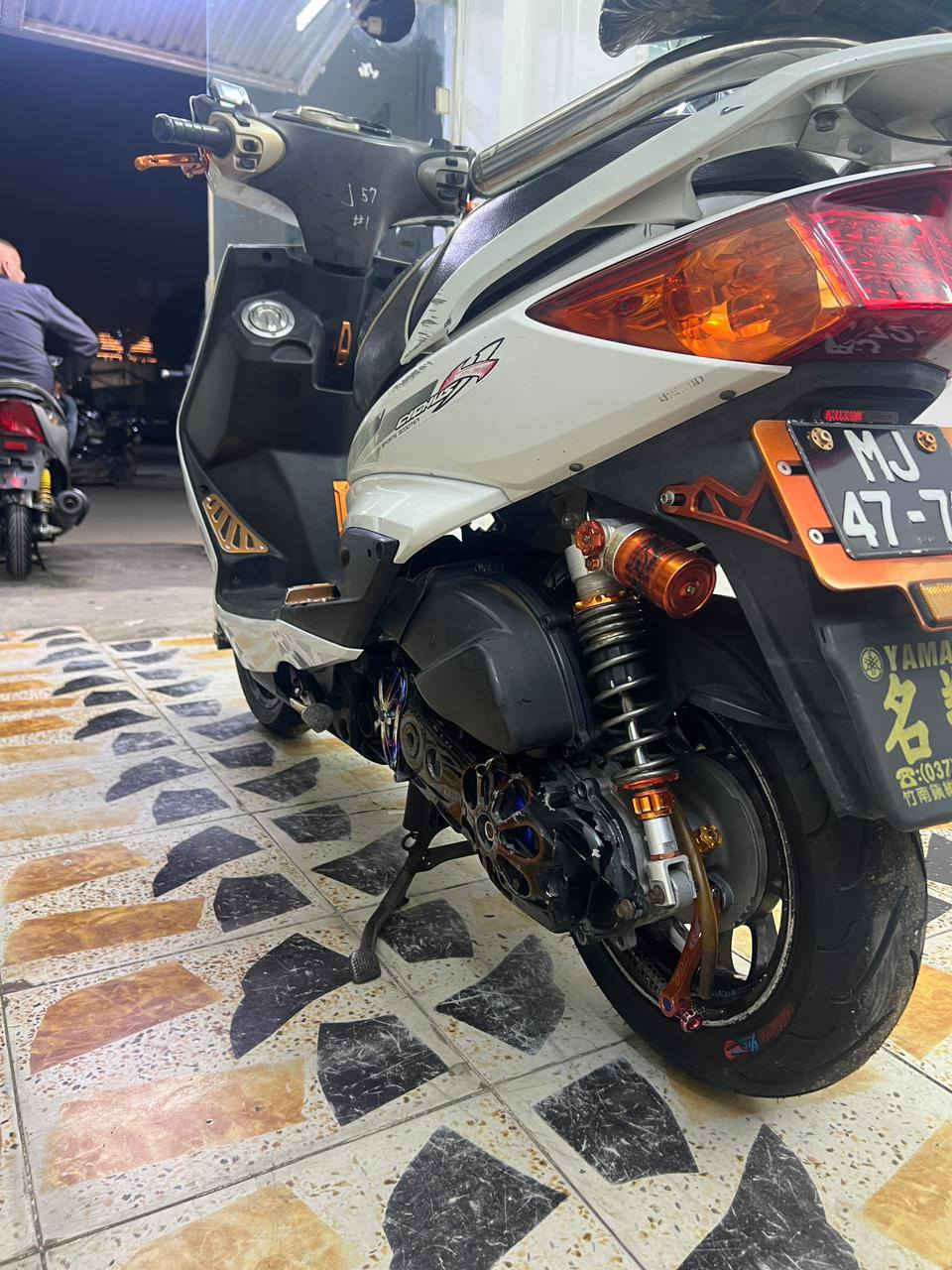 سكنس فحل للبيع فقط
الدراجه مزوده مشمشي تزويده جديد وخير من الله المكينه ٥٨
بلاديه ما مفتوحه ودرجه شوفت عينك ااسعر ١٥٠٠ بمليون ونص 
الرقم ***********  
العنوان الطوبجي حي السلام 
تحياتي المدير الكروب
