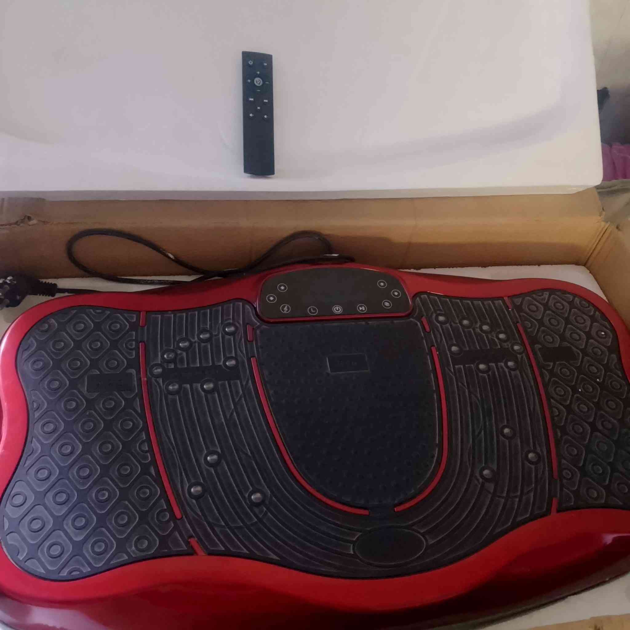 السلام عليكم جهاز رياضي تخفيف الوزن وتقوية عضلات حجم كبير شغال إستعمال كلش قليل وياه ريمون
سعره 120 الف كدامكم الصور
***********
