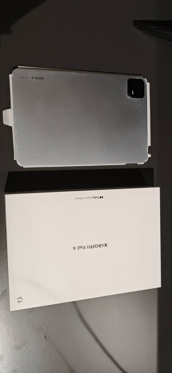 شاومي باد 6 256GB لون ازرق يحتوي على الكارتون ويوجد فيه بعض الضربات على الحواف ولكن لا تؤثر على استعماله 
السعر: 325 الف 
للتواصل واتساب ***********
لا يوجد توصيل 
العنوان: داخل النجف
