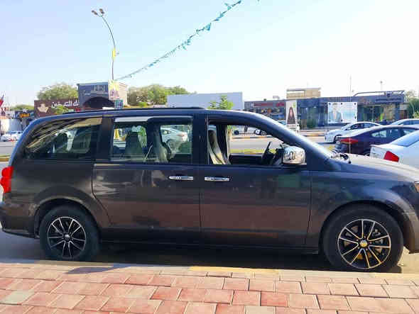 السلام عليكم
دوج كرفان للبيع موديل 2018 
محرك 3600
تبريد 3 قطع شغال ثلــج
كشنات بلـع 
تحكم سترين 
ويـل 17 
باب عادي 
شاشـة بالسقف 
حادثها خفيف جدا بالچاملغ جهة اليمين ومرجعي ع البارد
البنيد مصبوغ والجاملغ اليمين الاخير بي دحجة زغيره وهم بي صبغ
رقم بغداد باسمي تحويلك مضمون
السعر 170وبيها مجال 
السياره خير من الله مثل الساعه ومعايزة شي
للاستفسار
‏‪‏‪***********‬‏
