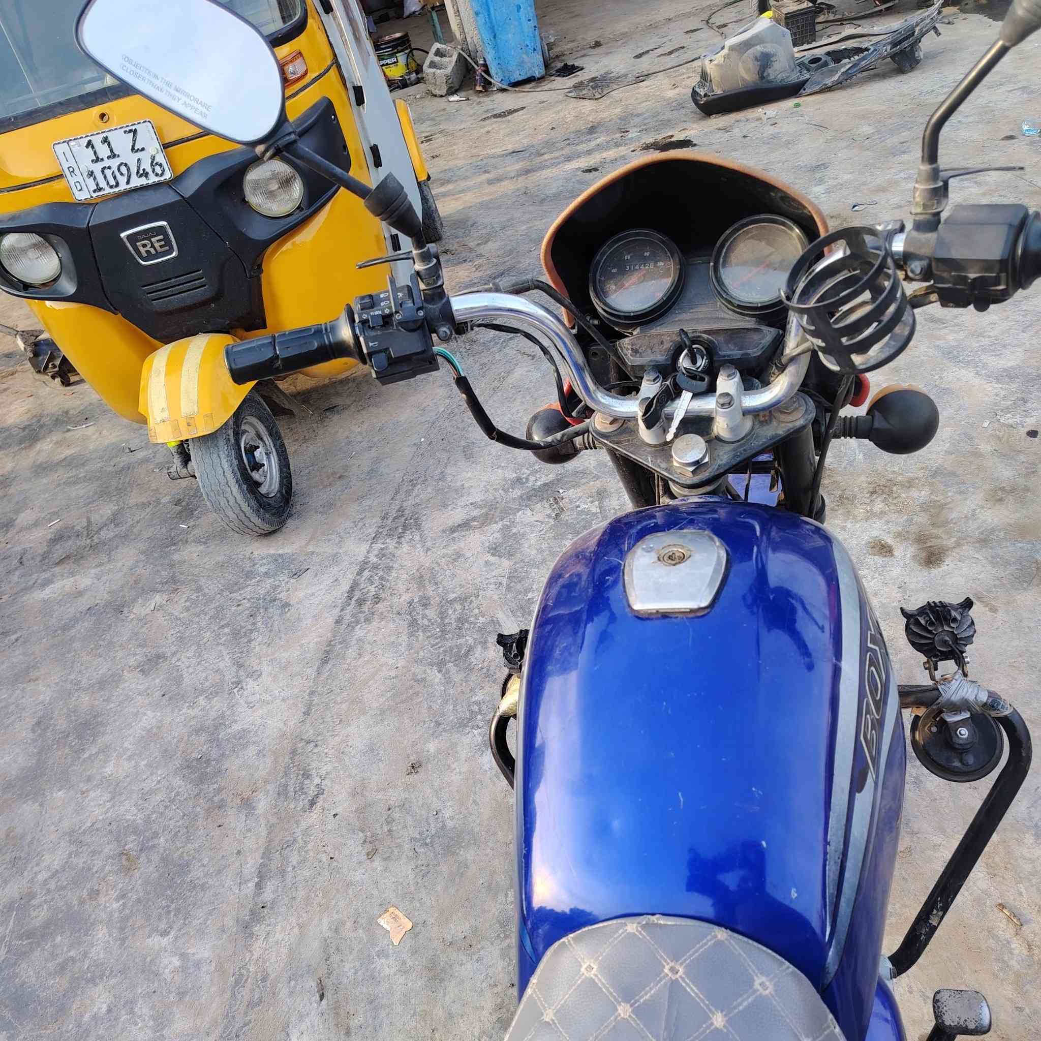 سلام عليكم شباب دراجه بوكسر لبيع موديل ٢٣ نضيفه مكفوله كفاله عامه السعر تسعميه وبيها مجال حك الجيه مكان بغداد التاجي رقم الهاتف ***********
