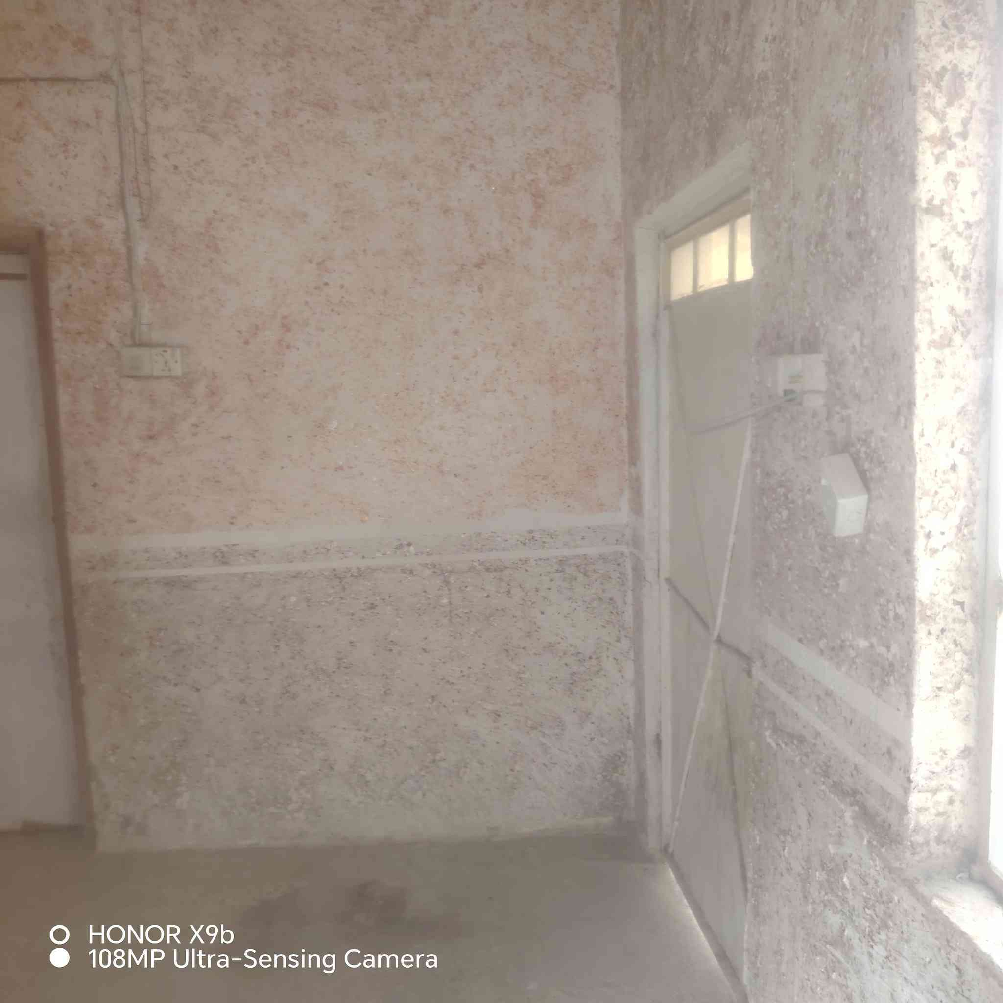 سلام عليكم  بيت 50 متر ايجار غرفة وصاله ومطبخ وصحيات البيت جاهز من كلشي مي وكهرباء ومطور مي  وتانكي  قريب على شارع العام  عنوان شارع المطار الجديد يم اسواق فدك  مكتب الصدرين  ***********
