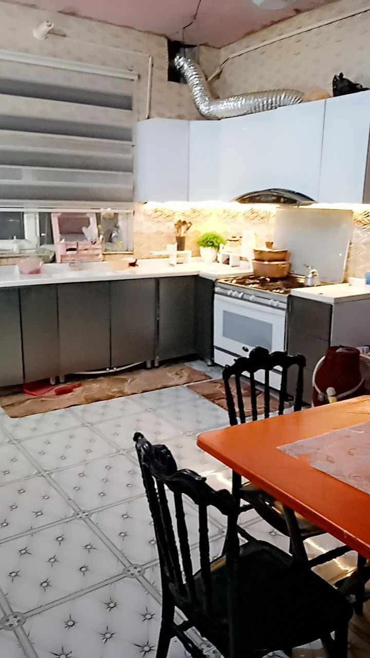 بيت الايجار مساحه 200 متر 
العنوان / التقيه الثالثه  قرب مجمع الروان 
الايجار 250 الف شهريآ 
الاستفسار/ اتصال او مراسله 
***********
