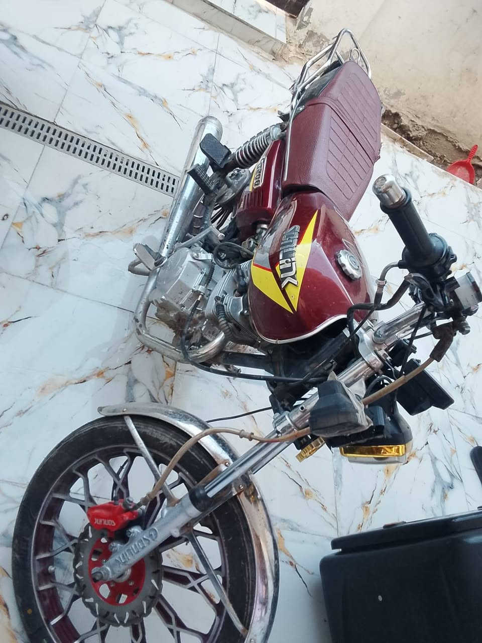 دراجه موديل 24بغداد سبع قصور سعر 600وبيه مجال حك لجيه ***********
