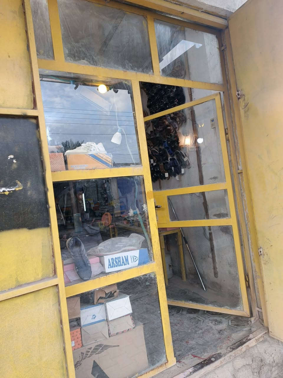 السلام عليكم جام خانه البيع العدد اثنين الاستفسار اتصال على هذه رقم  ***********
