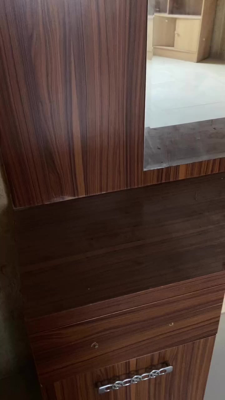 مرايه للبيع حجم كبير وخشب ثقيل رايدتهه ب25 الف بسس نهايتهه كولش الاتصال ***********
