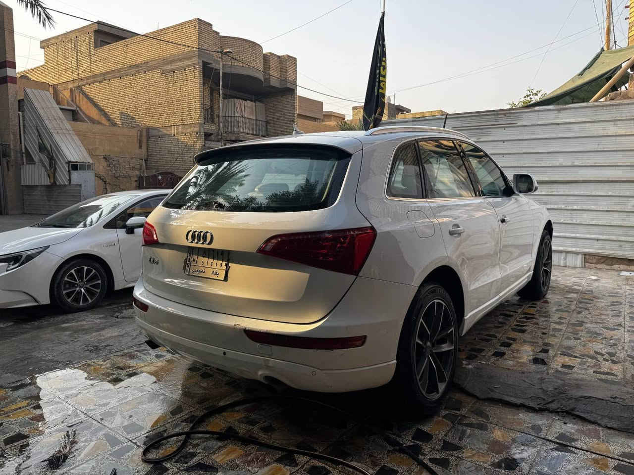 السلام عليكم
اودي Q5
موديل 2012 خليجي 
مكينة 2000 تيربو 
ماشية 150 الف
مواصفات معروفة طبعا
بصمة 
كشنات كهرباء
تبريد قطعتين 
بانورما 
والى اخره 
السيارة كلين بدون حادث عدى الدعامية 
صبغ فقط 
مكفولة كشر مكينة كير كله تمام 
السعر 125 ورقة 
التواصل  خاص او واتساب موجود 
***********
***********
