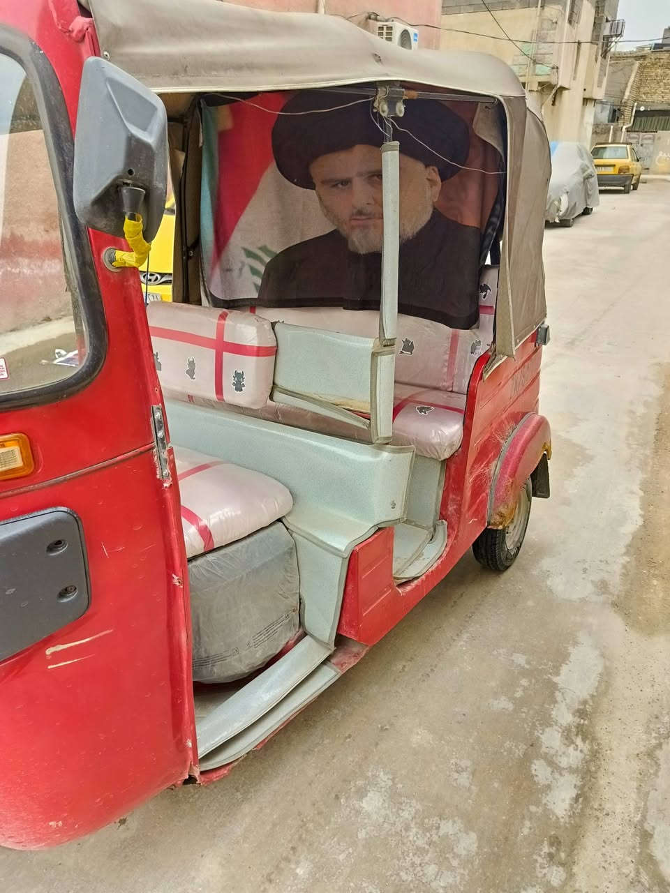 سلام عليكم تكتك لبيع موديل 2018 السعر  5مليين وبيهه مجال 
***********بس واتساب
