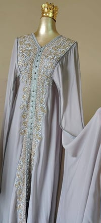 فساتين • شبه جديدة • الشعب