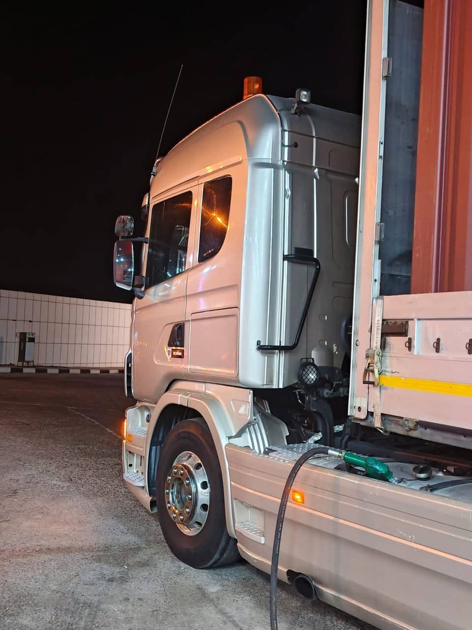 السلام عليكم
اسكانيه للبيع بس راس مديل 2012 مكينه 420 انجكتر السعر (275) $للاستفسار***********
