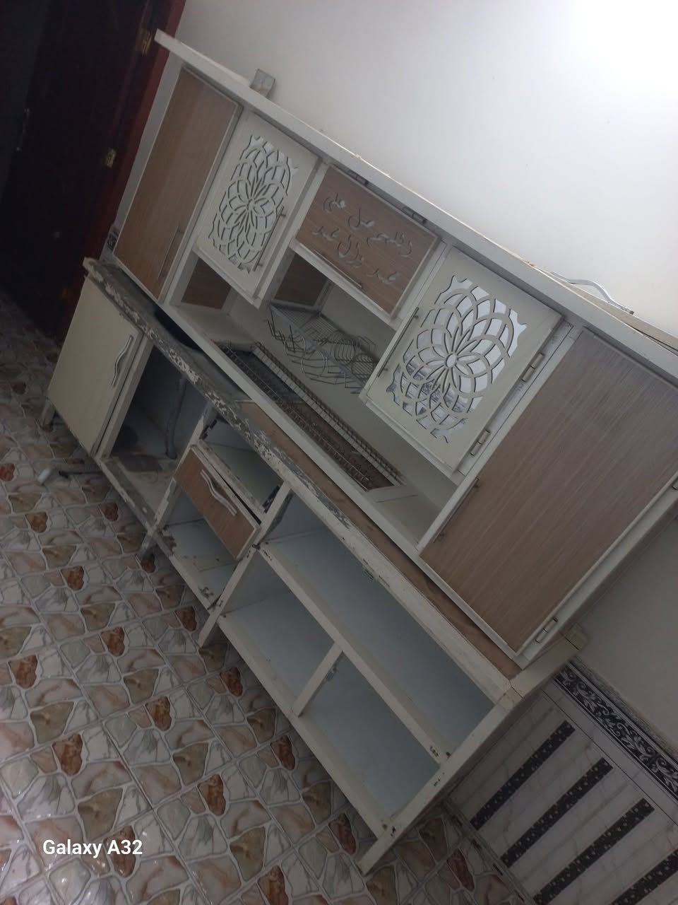 ياالله كاونتر للبيع الملحق 3 مترات والارضي 3 مترات  الملحق جديد نضافه 80% والارضي تعبان هيكل  السعر 200 وبي مجال المكان نجف البراكيه شارع المطار القديم  رقم الهاتف 👈 ***********
