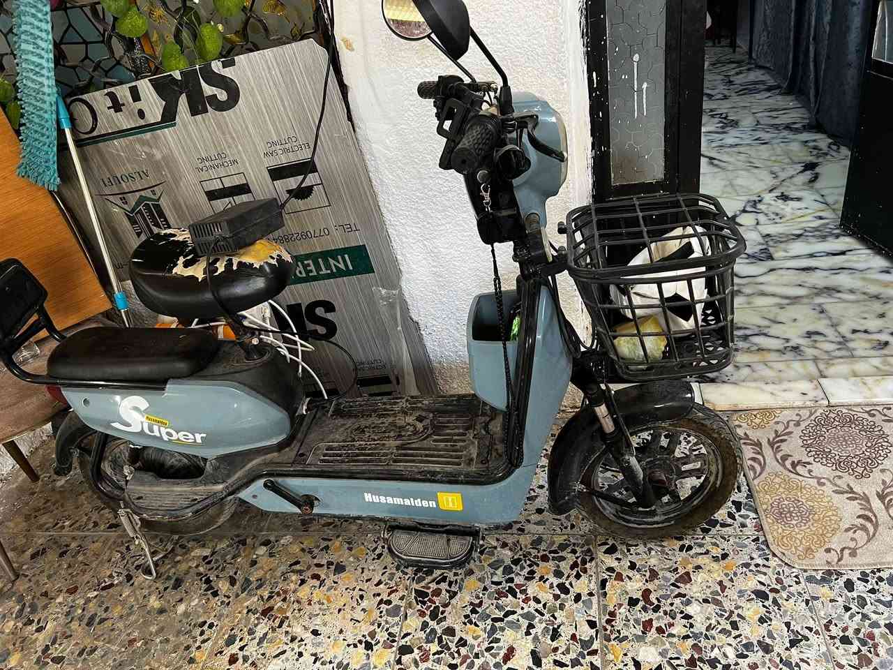 دراجة شحن بطاريتهة جيدة وزينة شحن يطول بيهة سرعتهة 60على الفحص والضمان شغالة
رايدينهة ب 140 وبيهة مجال للشراي عنوانهة حي اؤر حسينية المصطفى


**إذا كنت صاحب هذا الإعلان وتريد حذفه لأي سبب، رجاءا أرسل رسالة إلى الدعم الفني**