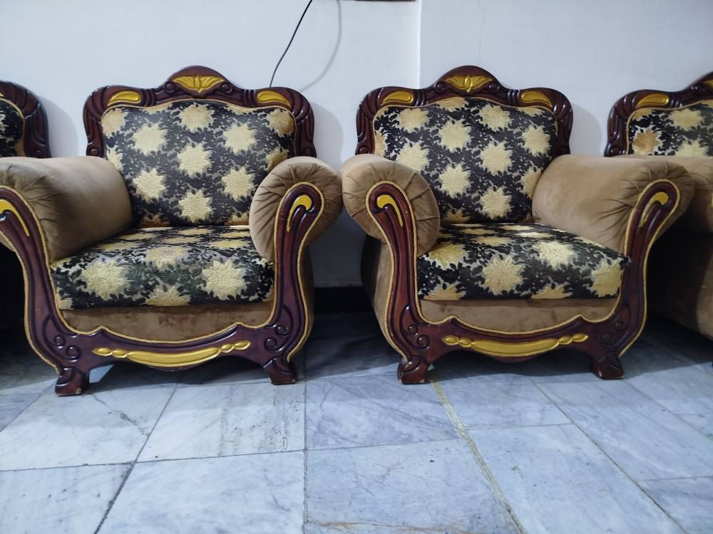 تخم جديد بحالة ممتازه 
قنفات كبيره عدد 2 مع اربع كراسي 
باترينه زاويه عدد 2 حلة, بابل


**إذا كنت صاحب هذا الإعلان وتريد حذفه لأي سبب، رجاءا أرسل رسالة إلى الدعم الفني**