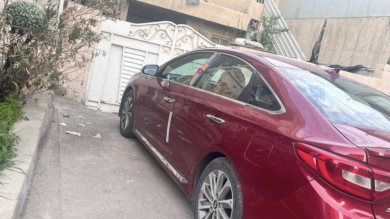 السلام عليكم
سوناتا ٢٠١٥ أمريكي

السيارة فول مواصفات بدون فتحة 

رقم بغداد الرقم الجديد 

حادث جنطة وجاملغ خلفي
***********
