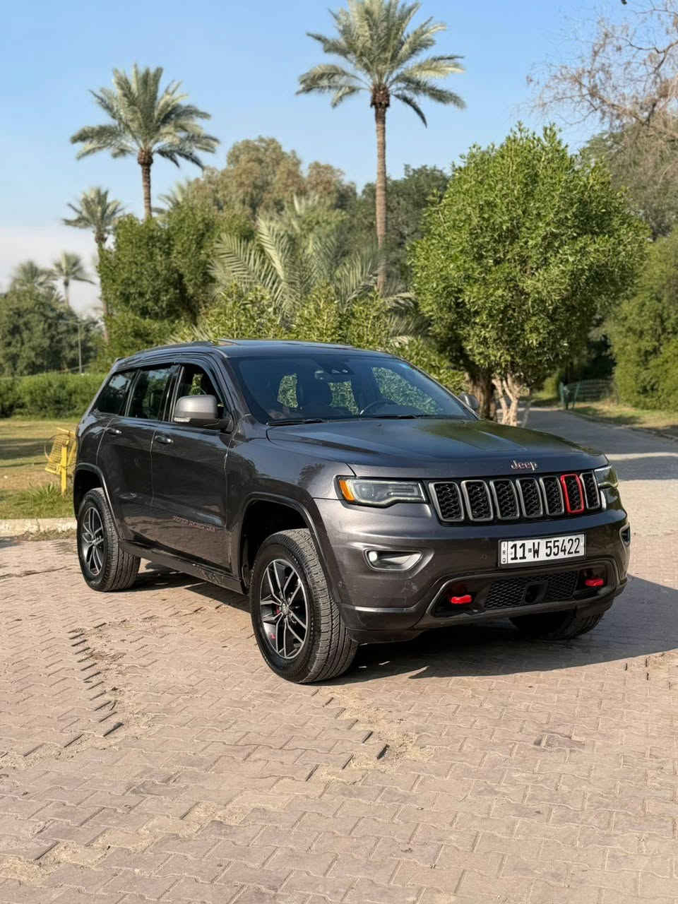 السلام عليكم
جيب ترايل هوك موديل2017

وارد امريكي
 فوووووول مواصفات
فول فول مواصفات جكات رادارات 

ماشيه 114الف ميل 

كير مكينه على وضع الشركه شرط 

الموديل :"2017 . (امريكي) . 
المحرك ". 8v 5700 .
العداد : 114الف ميل  فقط .
اللون : رصاصي 
حادثها : فقط باب صدر نص صبغ 
بدون ايرباك 

المواصفات :
* دفع رباعي 4x4 
* نظام تعليق هوائي (جكات)
* قيادة ذاتية مع فرملة طوارئ
* رادار امامي مع مانع تصادم
* نظام الرؤية الليلية
* تحذير الخروج عن المسار 
* تحذير النقطة عمياء ⚠ 
* تعديل وضعيات مقود السائق 
* مرايا تعتيم ذاتي
* المرايا الجانبية قابلة للطي كهربائيا مع تعتيم ليلي
* سقف بانوراما
* المصابيح الأمامية زنون 
* كشافات الضباب زنون 
* دخول ذكي
* تشغيل عن بعد 
* الصندوق الخلفيي كهربائي 
* ذاكرة لحفظ وضعيات الجلوس للسائق
*غرفة السيارة بالكامل من الجلد مع تطريز خيط احمر
* المقاعد الأمامية كهربائية
* المقاعد الأمامية تبريد وتدفئة
* المقاعد الخلفية تدفئة
* انارة داخلية LED متعددة الالوان 
* حساسات امامية
* حساسات خلفية 
* 5 راكب 
* مانع تصادم خلفي وامامي( فرملة طورائ ) 
* محدد سرعة 
* نظام بريك اوتماتيكي

السعر :(225) وبي مجال بسيط
225ورقة

للاستفسار الاتصال على الرقم :*********** ✅
مكاني بغداد كاظميه
