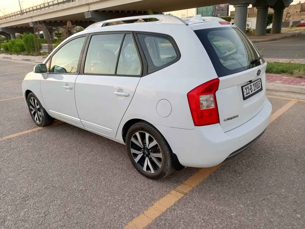 كيا كارنز ٢٠١٢ (بيع فقط)
رقم بغداد الدولي تحويل مباشر 
سيارة نضيفة
كشن كهربائي
مري شفط 
تبريد لمس 
تحكم سترين جهتين 
7 راكب 
تخم تاير جديد 
بيها قطع صبغ ٣ (بدون ضرر، وتبديل، ودواخل، )
كير ومحرك (كفالة)
مكينة 2000

مكان السيارة: كربلاء 
السعر:(115)وبيه مجال  📮
للتواصل: ***********
