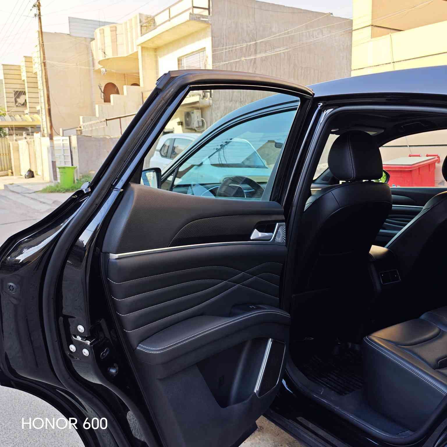 dong feng ix5 sport 2023
سياره جديده وبعدها بضمان الشركه دهن وفلتر من الشركه والتبديل على ايدهم يعني ضمان الشركه 
كير ومحرك ياباني 1500 تيربو 
ثلاث انظمة قياده 
اقتصادي وسبورت واعتيادي 
فول بفئتهه فتحه سقف 
تبريد قطعتين 
فول تحكمات ستيرن 
تثبيت مسار 
اوتو ستوب 
اوتو هولد 
مانع انزلاق 
فول ايرباگ
مود قياده ضد الثلج والامطار 
مود قياده عند المرتفعات 
مود قياده عن المنحدرات 
7 سماعات و6 سبيكرات مع نظام صوتي دولبي 
ستيرن جلد بلاد 
كشنات جلد
بصمة دخول وتشغيل بصمه
شاشة تحكم 11.5 انج 
كل ادوات السياره كاملة سبير وجك والعده  
 عداد المشي :١٧ الف كيلومتر 
مكفولة كفالة عامة 

السعر ١٣٨ ورقه وبيهه مجال 
للاستفسار الاتصال على الرقم
متواجد واتساب
***********
مكان بغداد حي الجهاد
