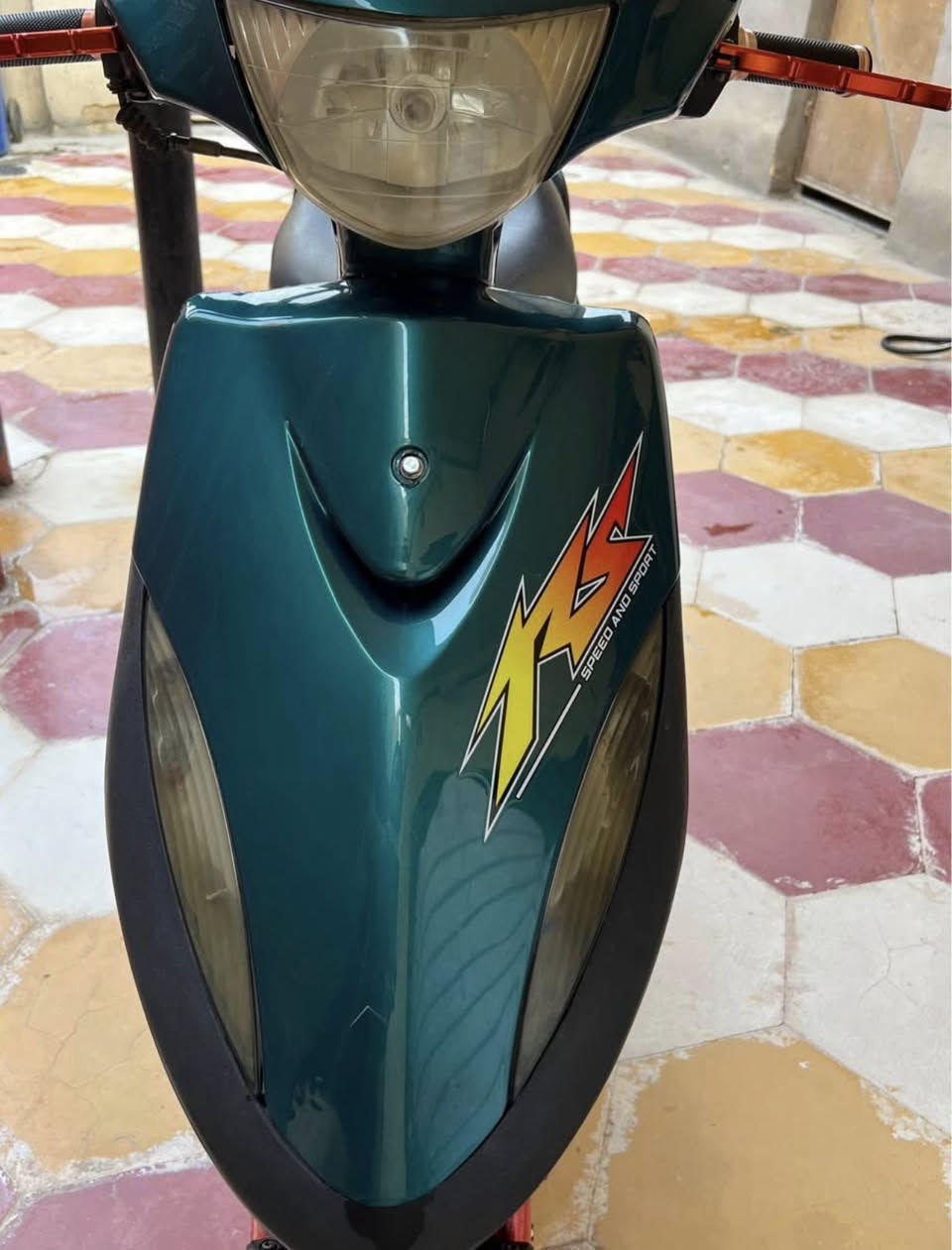 السلام عليكم …..
ماكس عدله رايدها ب ٥٠٠ الف وبيها مجال حك الجيه 
مكينة ما مفتوحه ع البلاد 
كهربائيات شغالة 

الرقم *********** 
بس الشراي يتواصل مو شراي لا تعبني اخيك
