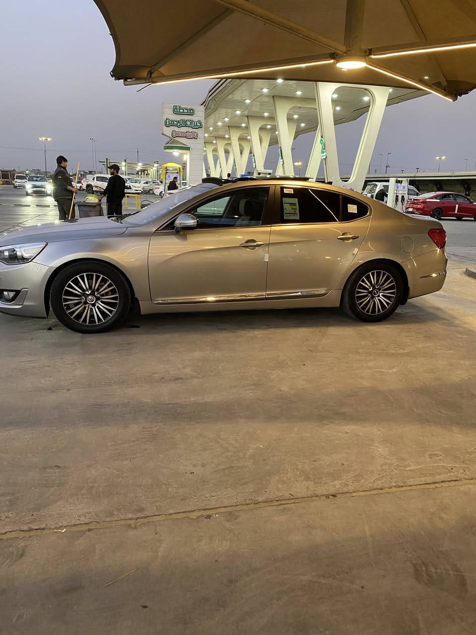 السلام عليكم كيا كادنزا موديل 2015  لون ذهبي مميز فول مواصفات واحد على واحد على فئه مواصفات فول الفول بيها أربع قطع صبغ مانقصها برغي كير مكينه صدر بلادي  السياره جديده مثل ما اشوفون السياره جديده وكل تفاصيلها موجوده بلفديو رقم بغداد مميز بسمي سنويه وهزه جديده السعر قفل 128 مستعجل على البيع العنوان بغداد استفسار اتصال 📞 
*********** العنوان بغداد
