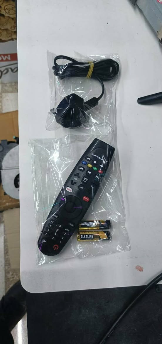 السلام عليكم تلفزيونات حجم ٣٢ سمات فول مواصفات جديد مامستعمل بعدها بل كارتون سعر ١٢٠ الف البريد يتصل على الرقم الموجود ***********
