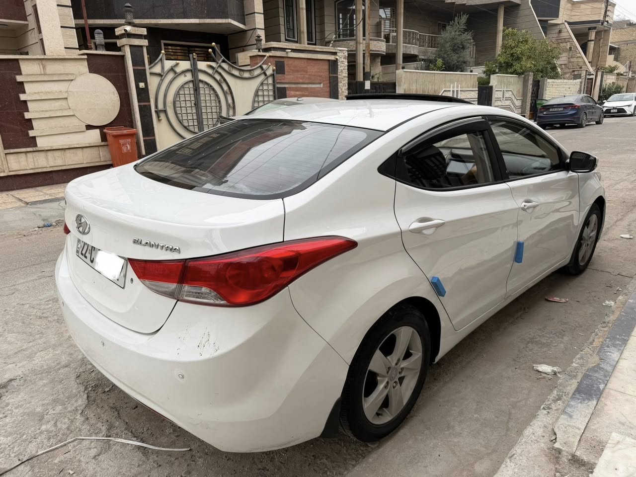 السلام عليكم هونداي النترا موديل 2013للبيع خليجي
محرك 2000دوش مكفولة من الصبغ 

مواصفات داخل لونين تحكم انظمه قيادة 

مري شفط اشاير بلمري 

ماشيه 120الف حقيقي 

سياره رقم أربيل دولي  باسمي سنويه 

هزه وفحص جديد 

سياره جاهزه من كير مكينه على وضع الشركة حداديه كهرباءيات تبريد تخم تاير 

مكان السياره بغداد_حي الحسين قرب مطار بغداد الدولي 

السعر 118$$ وبيها مجال

رقم الهاتف ***********
