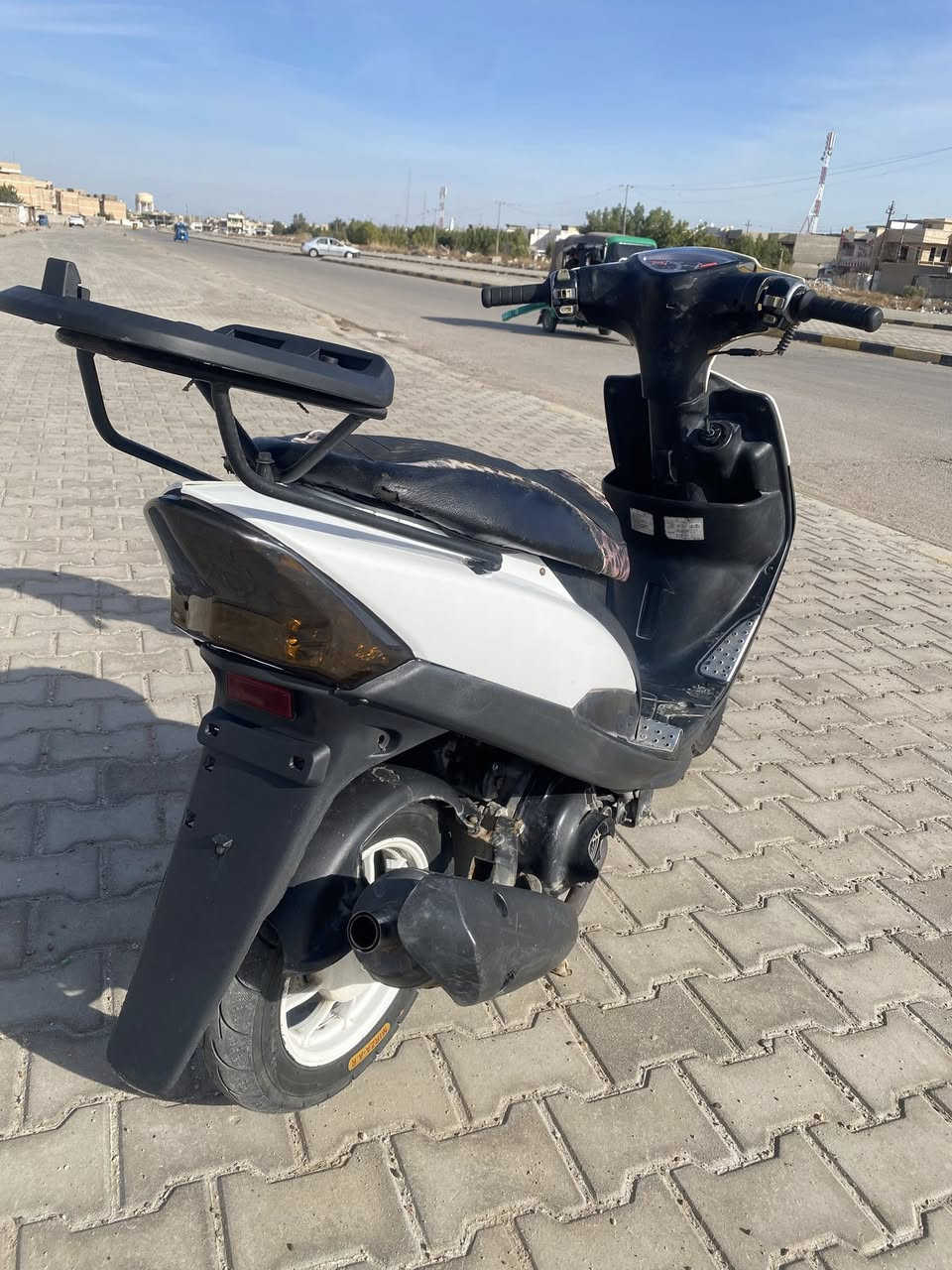 سلام عليكم
ماكس للبيع 
كاملا 
نقص بس اشاير او بريك امامي 
مكان محموديه 
رقم ***********
سعر ٤٠٠ بيها مجال
