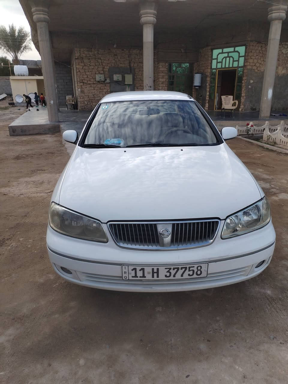 نيسان سني محرك ابيض 2009 بدن ضربه بدون صبق على وضع الشركة تخم تاير رقم انكليزي رقم بغداد هزاع صار شهر السياره بسم صاحبه اسعر 115 ورقه وبيه مجال شويه 
أخوان اني مكلف بل النشر هاذا رقم صحاب السيارة *********** ابو حسين مكان السياره فلوجه الكرمه
