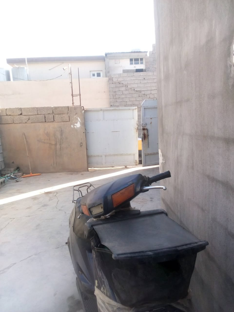 سلام عليكم عندي دراجه يامها للبيع اي عيب مابي كاهربايات شغال صوت محرك زين كابريته بيلادي كفرات بيلاد مابي سوت محرك و مابي سوت اكسل شانسي شرط الفحص تايرات جديد جديد جديد سعر ١٦٥وبيه مجال عنوان كركوك رقم تليفون ***********
