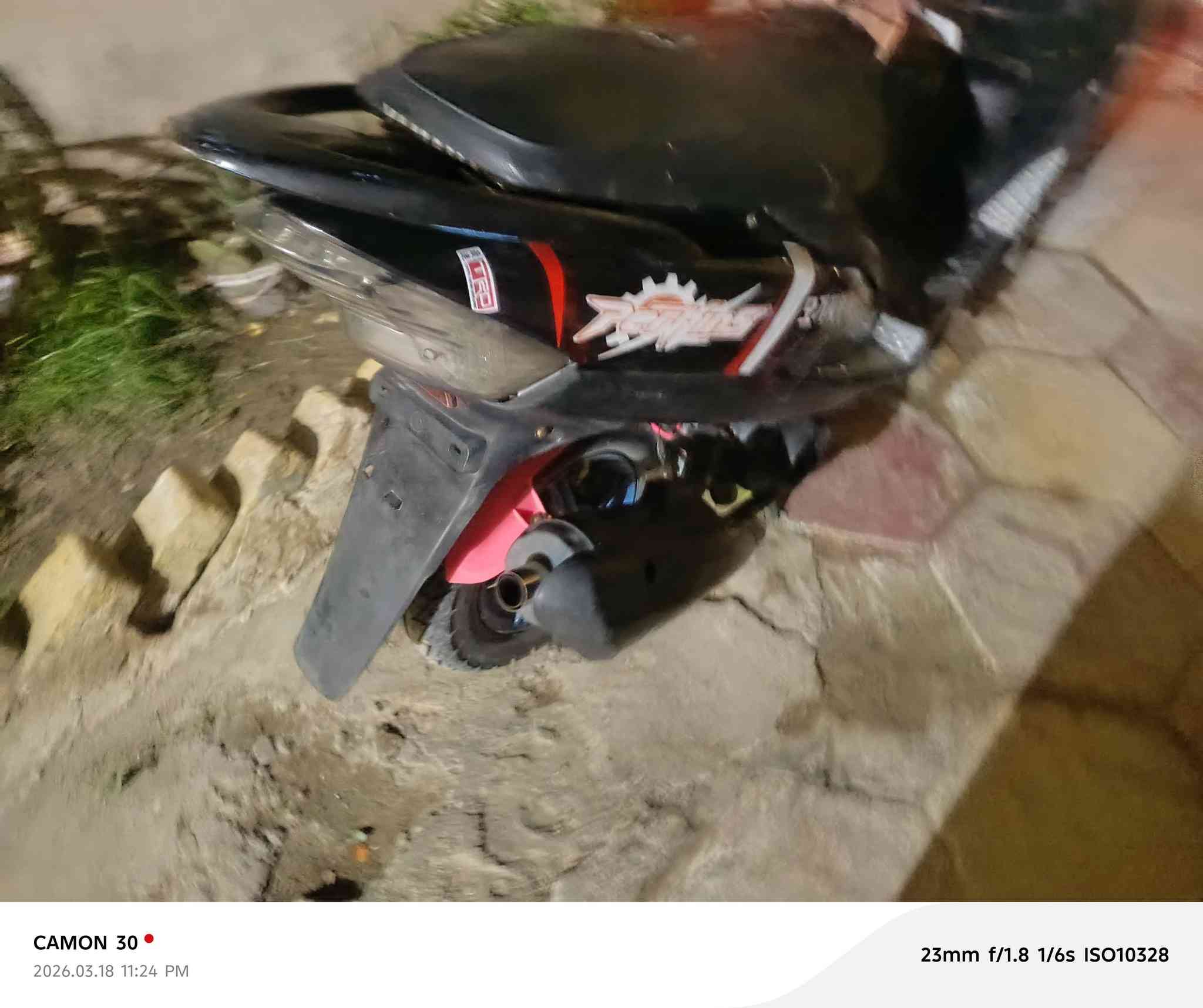 السلام عليكم للبيع دراجه ماكس عدله مفتوح بيها بس والفات ما ناقصها اي شيء مكانها سوق الشيوخ فضليه سعر٥٥٠ وبين مجال الرقم***********
