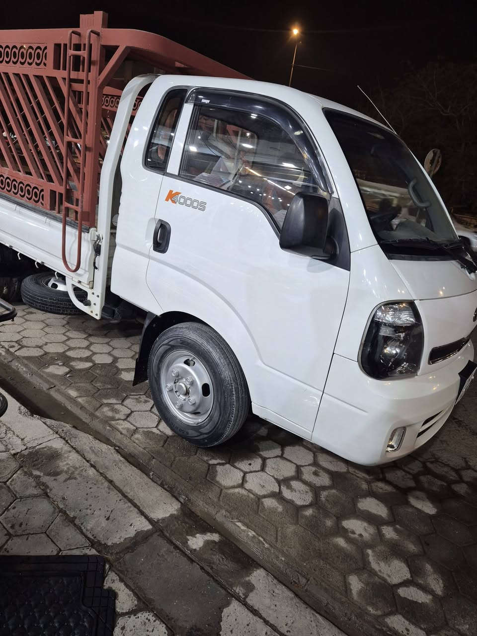 للبيع كيه فحل  2018 رقم بابل بسمي انكليزي سنوية جديده لغاية 2031 ماشيه 200 مكينه جديده مكفولة كفالة عامه السعر 140 و بيه مجال قليل مكان السياره النجف الاشرف  الاستفسار ***********
