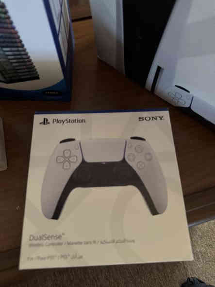 بلي فايف ps5 امريكي للبيع نظافة 100%كامل مع ملحقاتة والباكيت ووياه جويستك عدد2 اصليات مع ستاند شحن اصلي وستاند للاقراص
والاقراص ابيعهم هم 
السعر  600 الف عدا الاقراص
عنواني موصل  ***********
