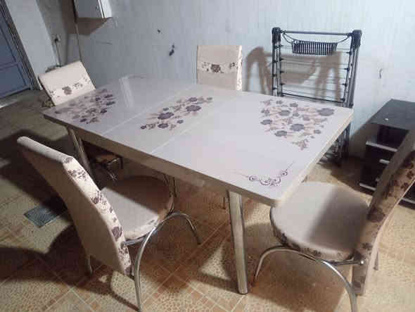 ميز طعام للبيع نظيف نظيف جدا جدا الاتصال على الرقم *********** حصرا
