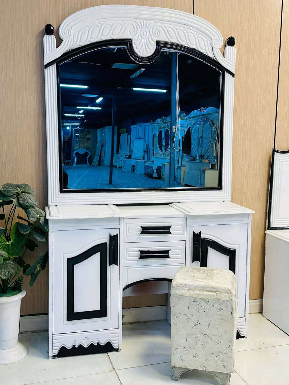 غرف نجاره عراقيه 💯💯
السعر مليون ل ٧ قطع

تتكون من ٩ قطع 

عرض الكنتور 3 و20سم

ارتفاع الكنتور 2 و20سم

السرير بلوك ٦ ارجل

طول السرير 200 سم 

عرض السرير 160 سم 

الضهر شد براغي

الزاويه بارتفاع الكنتور


**إذا كنت صاحب هذا الإعلان وتريد حذفه لأي سبب، رجاءا أرسل رسالة إلى الدعم الفني**