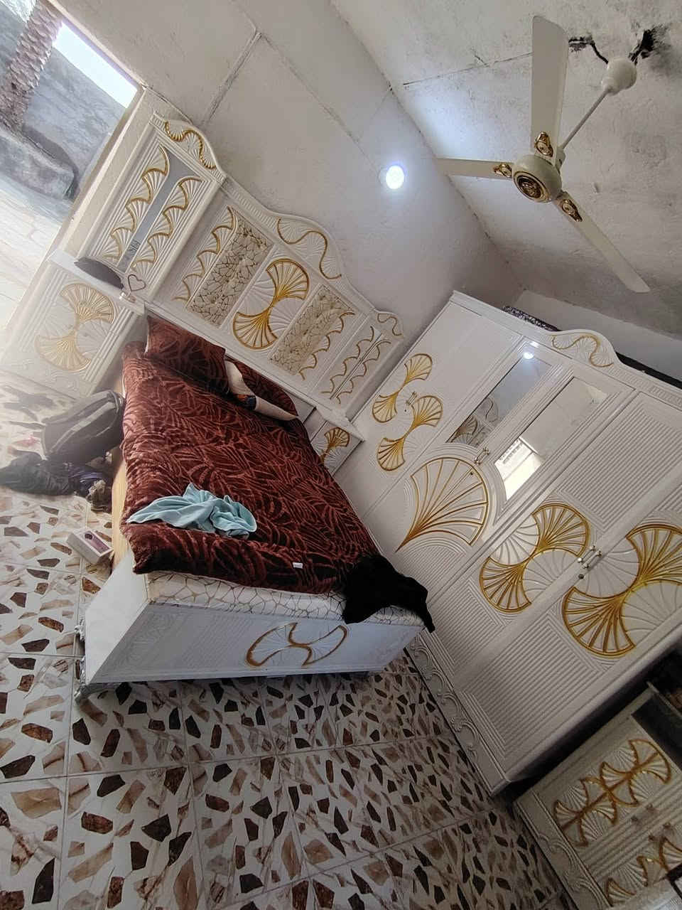 للبيع غرفه نضافه فول  ***********
