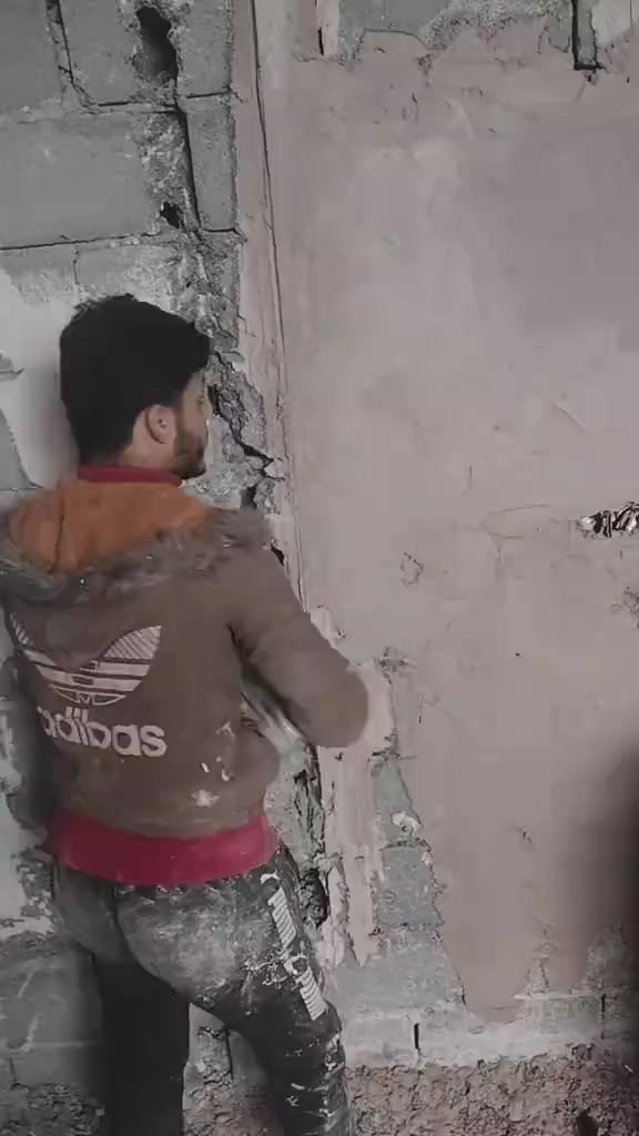 السلام عليكم ورحمة اني خلفه لبخ سمنت وجص وبورك وتطبيك سيراميك وكاشي متفرق حالين واشتغل بكل مكان بغداد الي محتاج يتصل ع الرقم *********** واتس اب مكاني بغداد المحموديه
