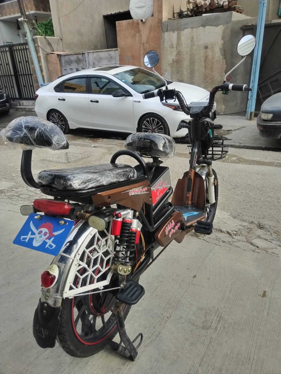 السلام عليكم دراجه شحن حجم 20 دراجه نضيفه وكامله اربع بطاريات سرعته 50 km حقيقي وياه
 شاحنه وبصمه وسويج السعر 250 وبيه مجال 
العنوان بغداد الامين الثانيه 
رقم ***********
