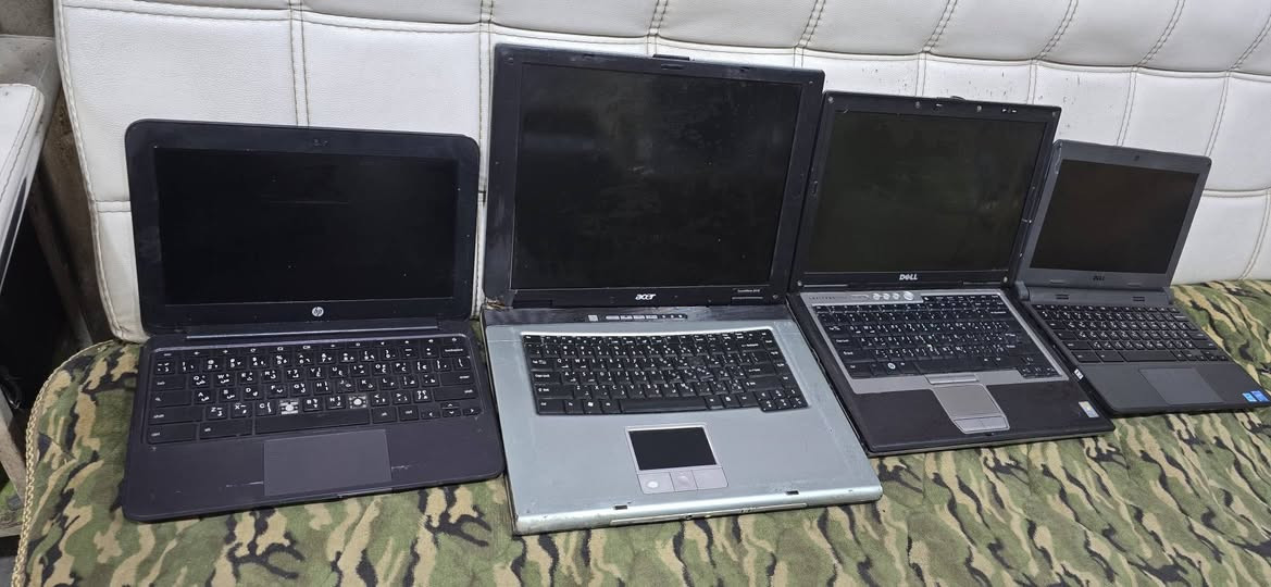 لابتوبات عاطله واحد منهن شغال ابيع كوم حديد ياخذهن تفصيخ أكرر كوم حديد ياخذهن تفصيخ تفصيخ فقط سعر القطعه ١٠ مكاني كوت مشروع يم اهل المفاتيح معرض النبأ للصوتيات *********** عددهن ٤ قطع
