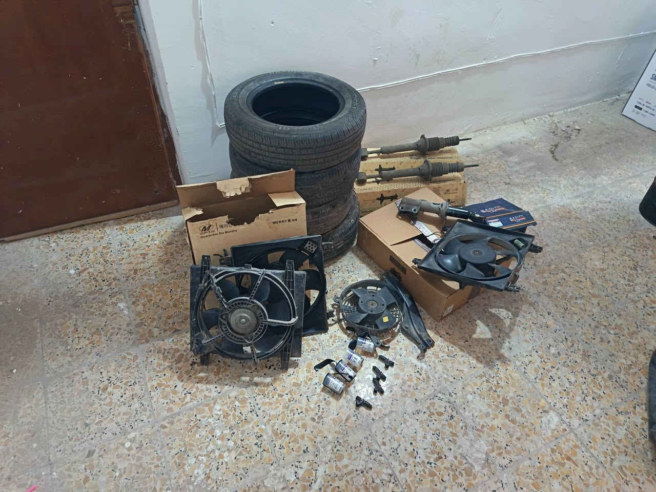 رقمي متواجد واتساب فقط *********** 
 غراض مستعملة ابيع على فحص شرط مكاني بغداد حي اور كل قطعة بال ۱۰ الالاف فقط ابيع اكثر من قطعة ما ابيع مفرد
