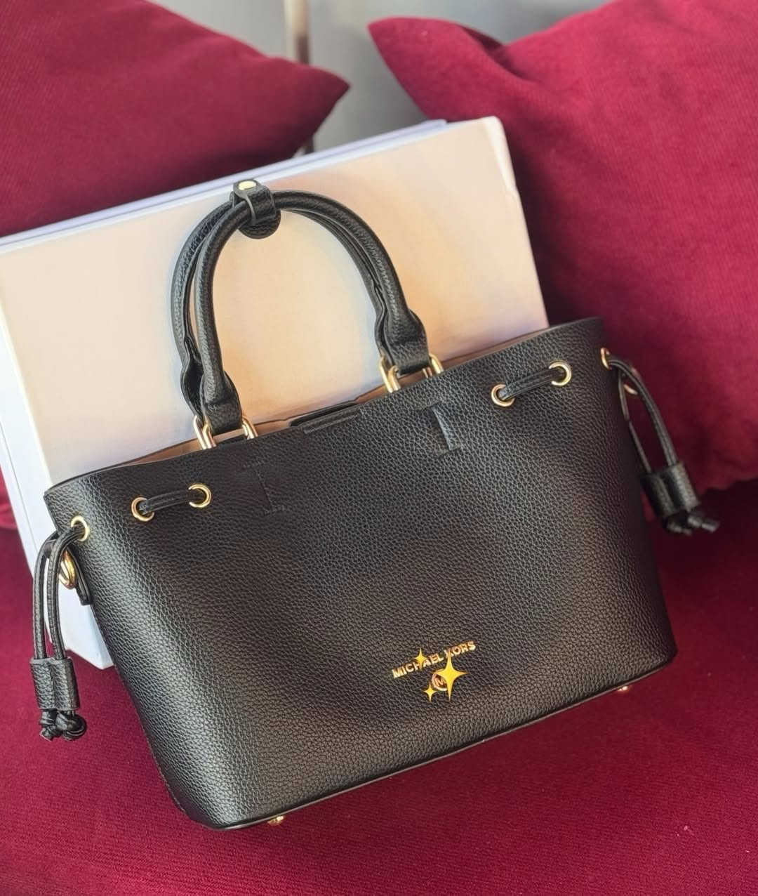 ⁨	⁨	حقيبة ✨:
شغل و كوالتي عالي 
حجم وسط 
بالاضافة الى حقيبة داخلية صغيرة 
السعر 35 

📍الفرع الاول : العامرية شارع العسل مجاور مكتبة العسل
📍الفرع الثاني : العامرية شارع العسل مقابل مجمع اليزن
📍الفرع الثالث : الاعظمية شارع الضباط مقابل كص الآغا البغدادي⁩⁩⁩


**إذا كنت صاحب هذا الإعلان وتريد حذفه لأي سبب، رجاءا أرسل رسالة إلى الدعم الفني**