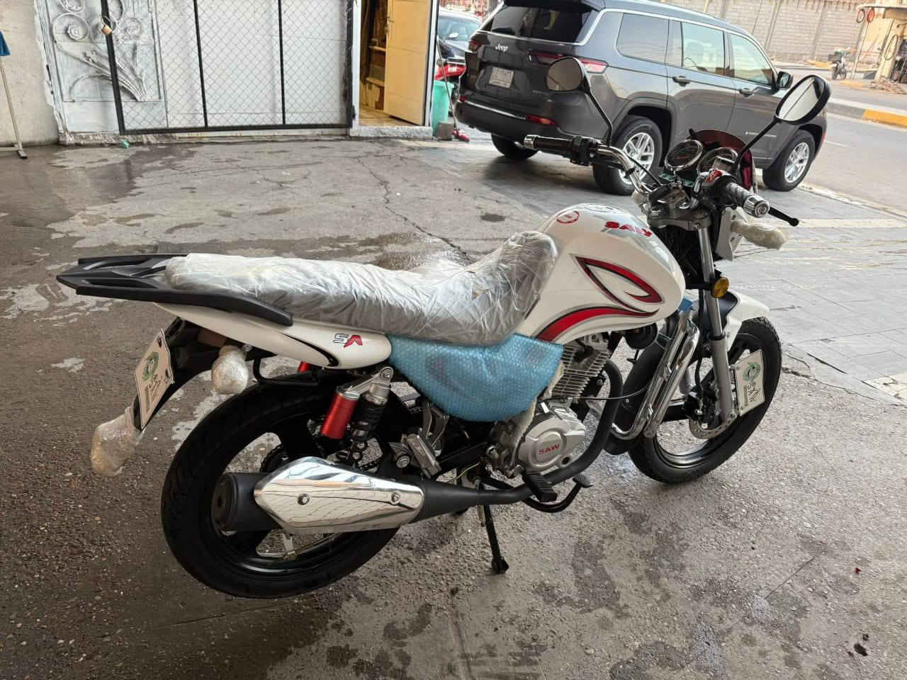 السلام عليكم
ماطور سنكي جديد  للبيع  مديل 25 نضيف كلش 
ممشا قليل 
الاستفسار الاتصال على الرقم 
***********
